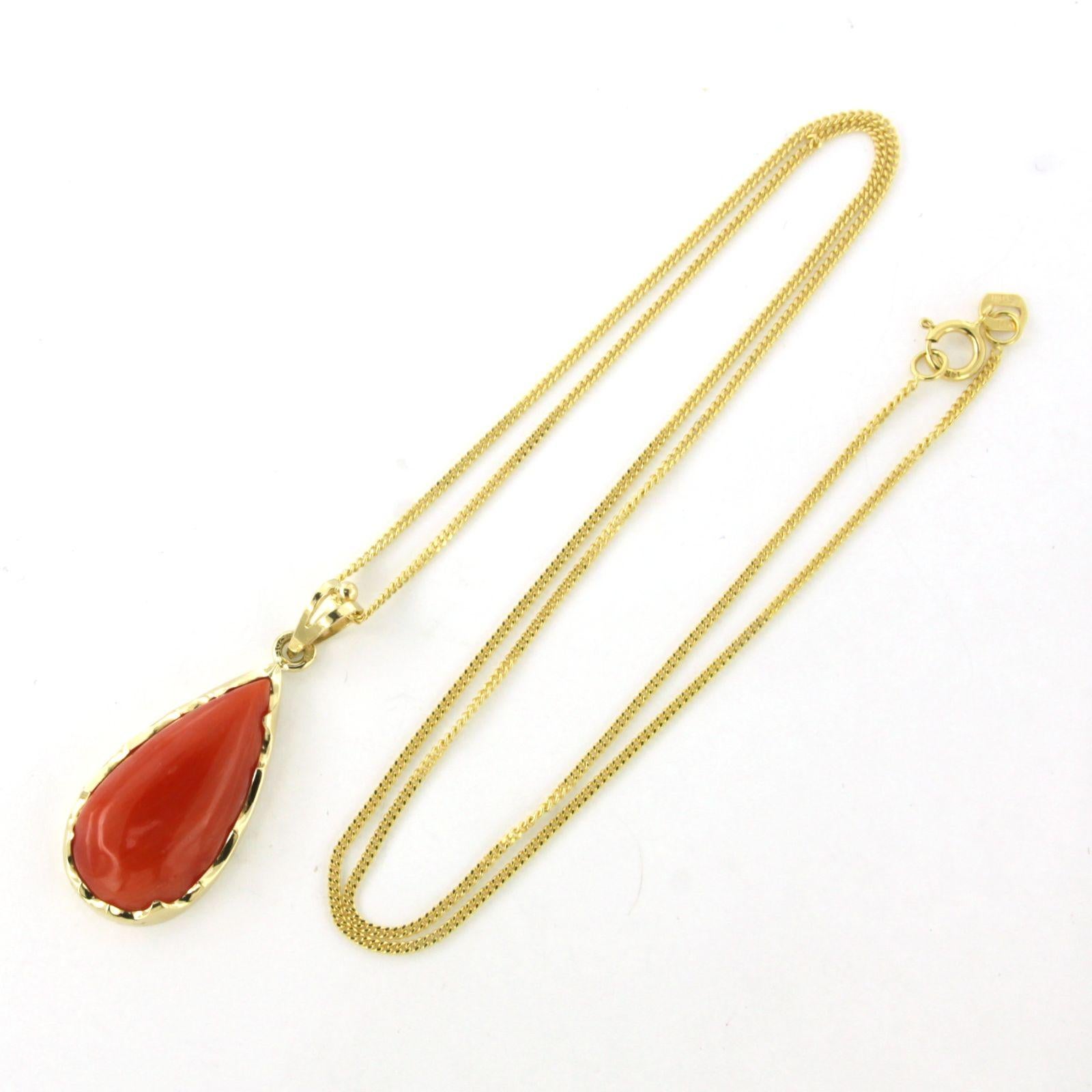 Collier et pendentif avec corail 5,2 grammes Or jaune 14k Excellent état - En vente à The Hague, ZH