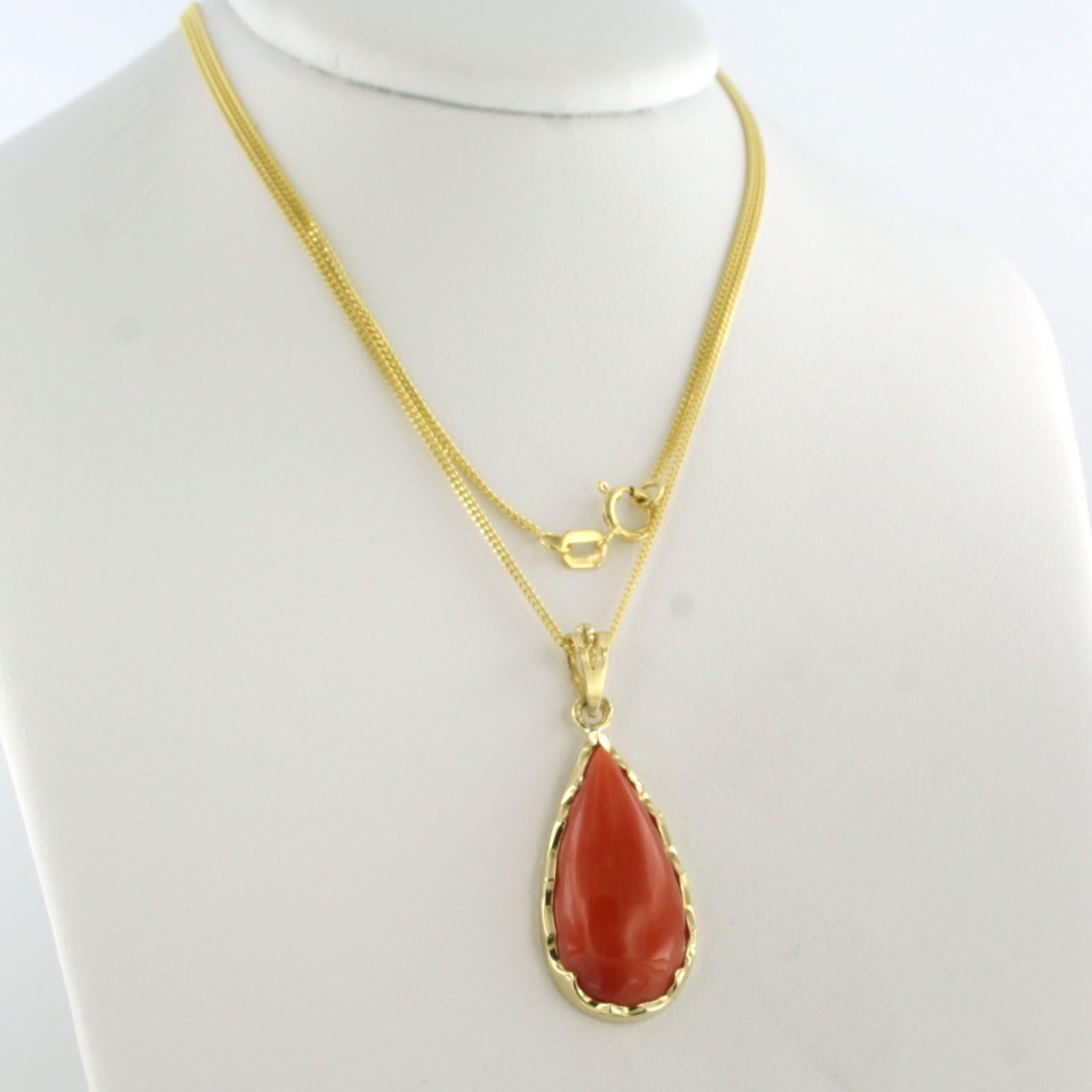 Collier et pendentif avec corail 5,2 grammes Or jaune 14k en vente 1