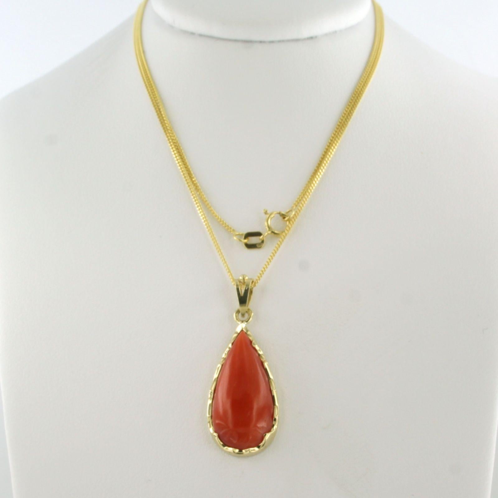 Collier et pendentif avec corail 5,2 grammes Or jaune 14k en vente 2
