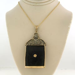 Collana e ciondolo con corallo, onice e diamanti a taglio brillante, in oro 18 carati