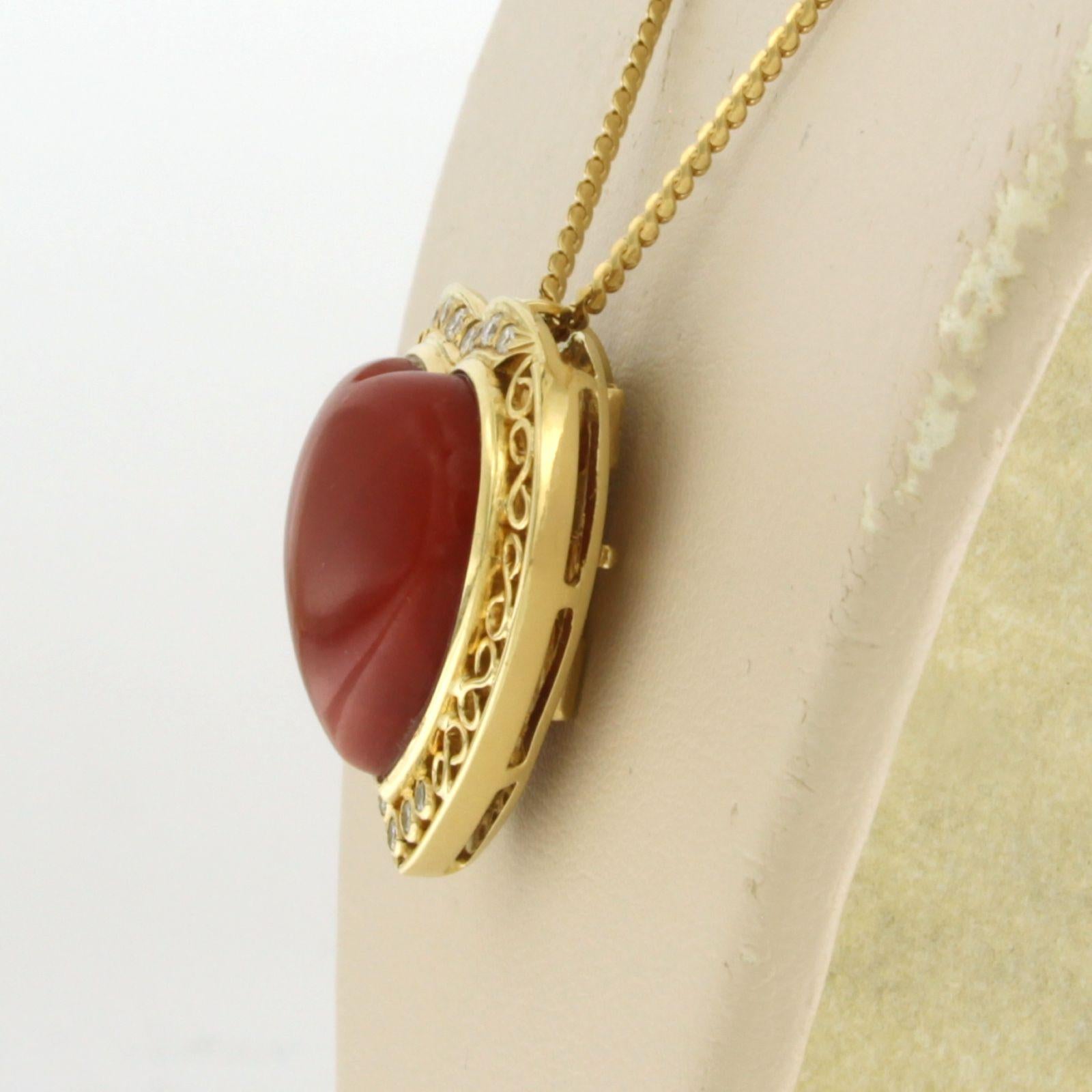 Necklace and pendant with Corallium Rubrum and brilliant cut diamond Excellent état - En vente à The Hague, ZH
