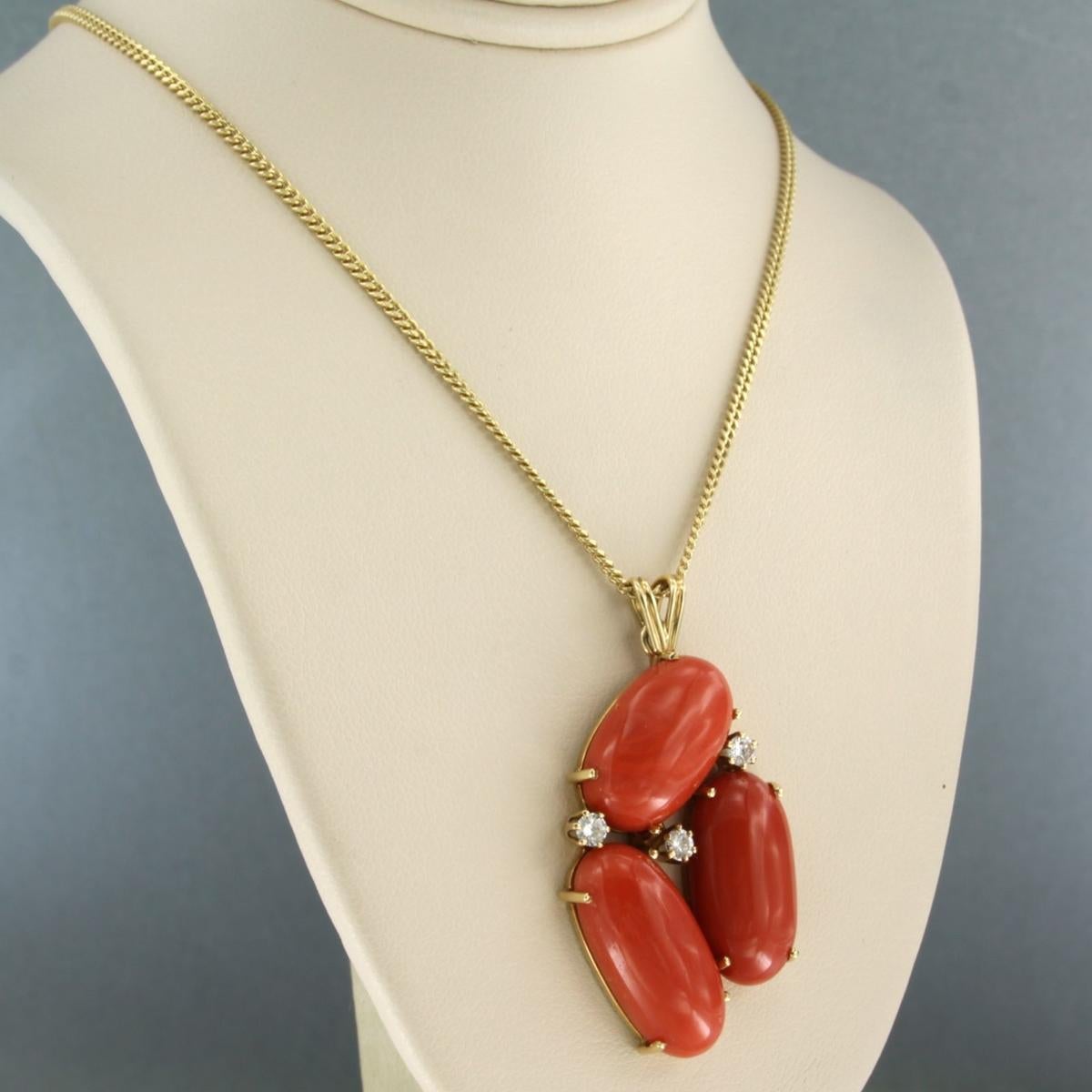Brilliant Cut Necklace and pendant with Corallium Rubrum and brilliant cut diamonds 14k gold For Sale