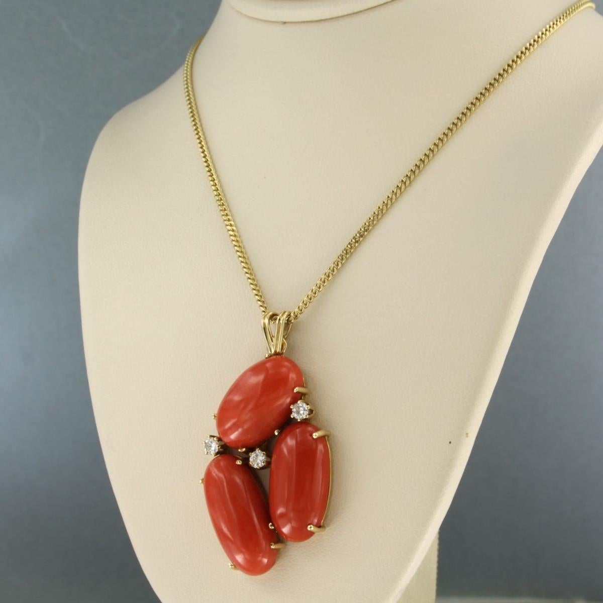 Necklace and pendant with Corallium Rubrum and brilliant cut diamonds 14k gold In Excellent Condition For Sale In The Hague, ZH