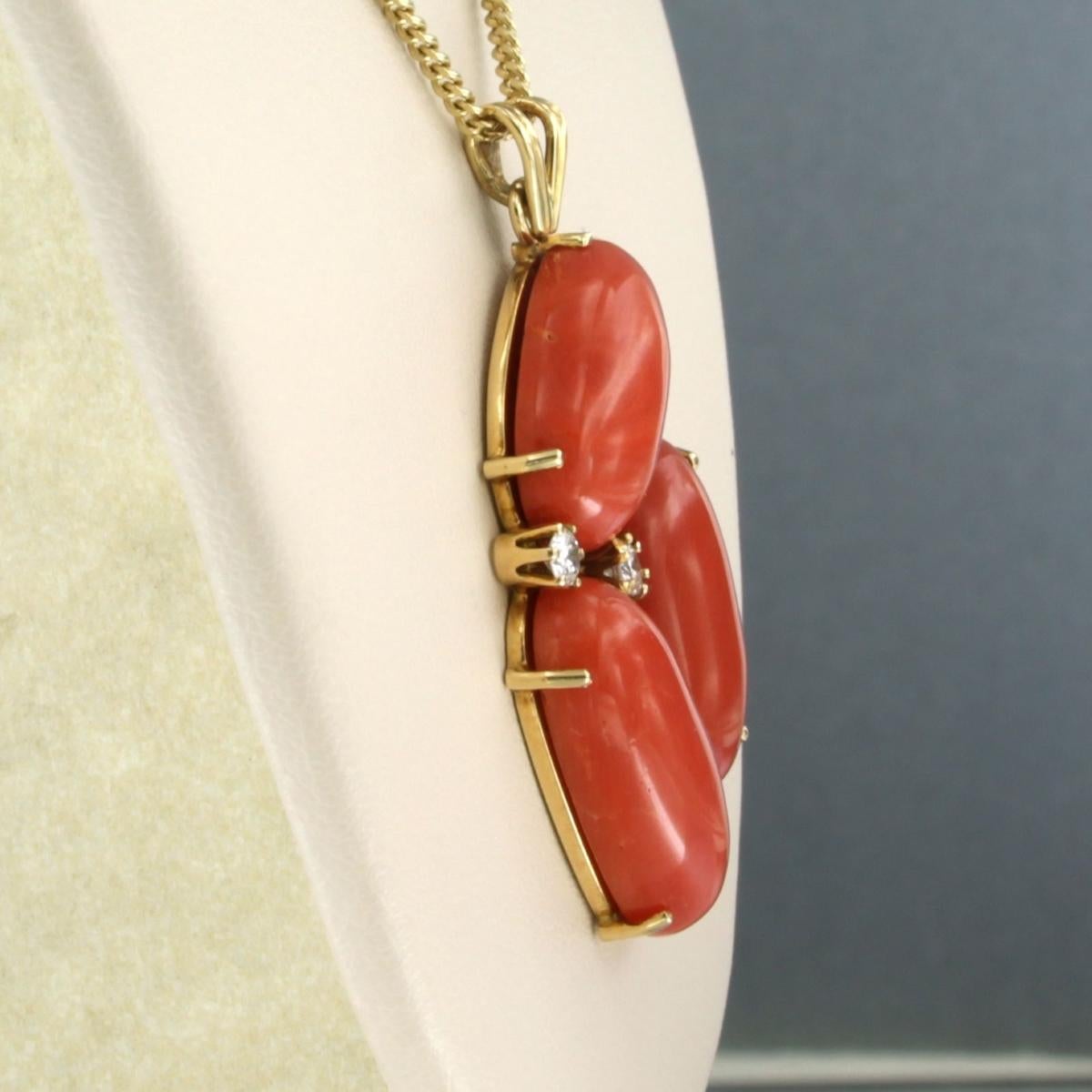 Women's Necklace and pendant with Corallium Rubrum and brilliant cut diamonds 14k gold For Sale