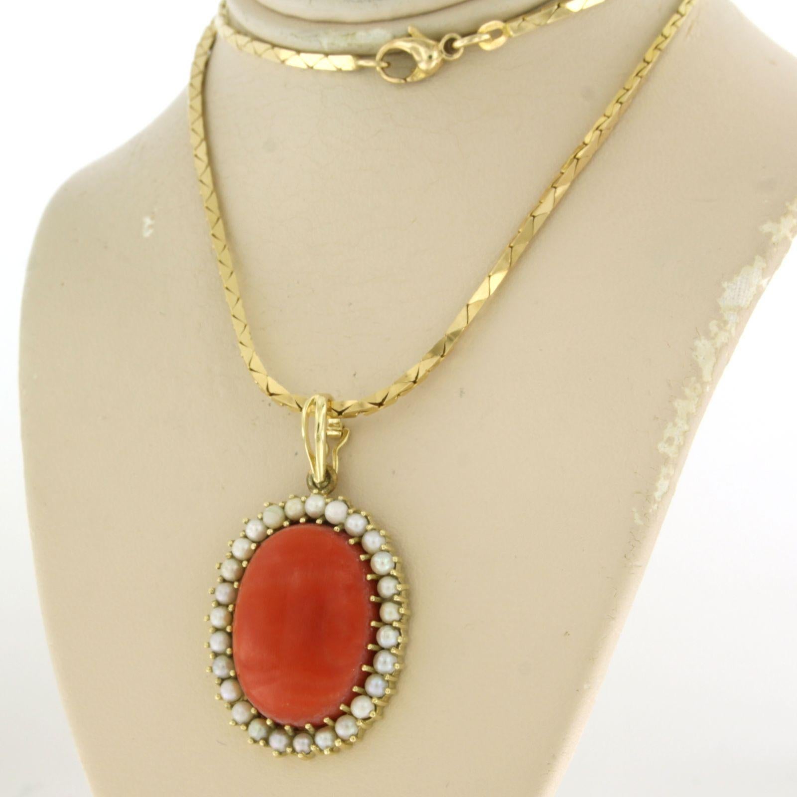 Necklace and pendant with Corallium Rubrum and pearls 14k gold - 20.5 grams In Excellent Condition For Sale In The Hague, ZH
