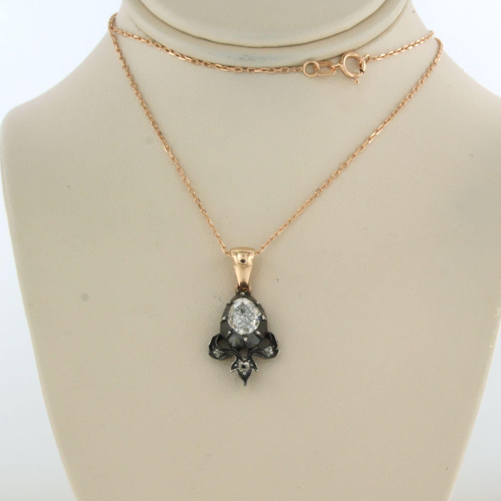 14k rose gold necklace with gold and silver pendant set with rose cut diamonds and old cut diamonds. 1.00 ct - F/G, G/H - SI - 45 cm long

detailed description:

the necklace is 45 cm long and 0.5 mm wide

Dimensions of the pendant are 2.5 cm long