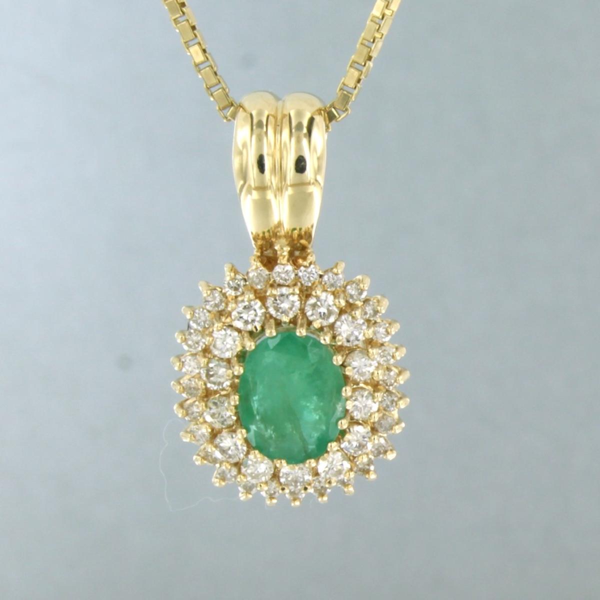 14k yellow gold necklace with an entourage pendant set with emerald and brilliant cut diamonds. 1.00ct - H/I - VS/SI - 45 cm long

detailed description:

the length of the necklace is 45 cm long by 1.3 mm wide

the size of the pendant is 2.8 cm by