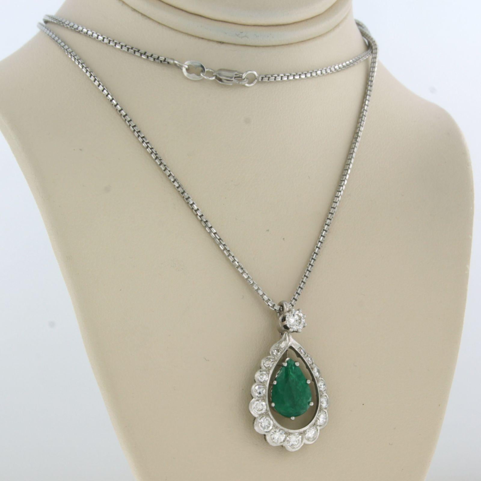 Modern Necklace and pendant with emerald and brilliant cut diamonds 18k white gold For Sale