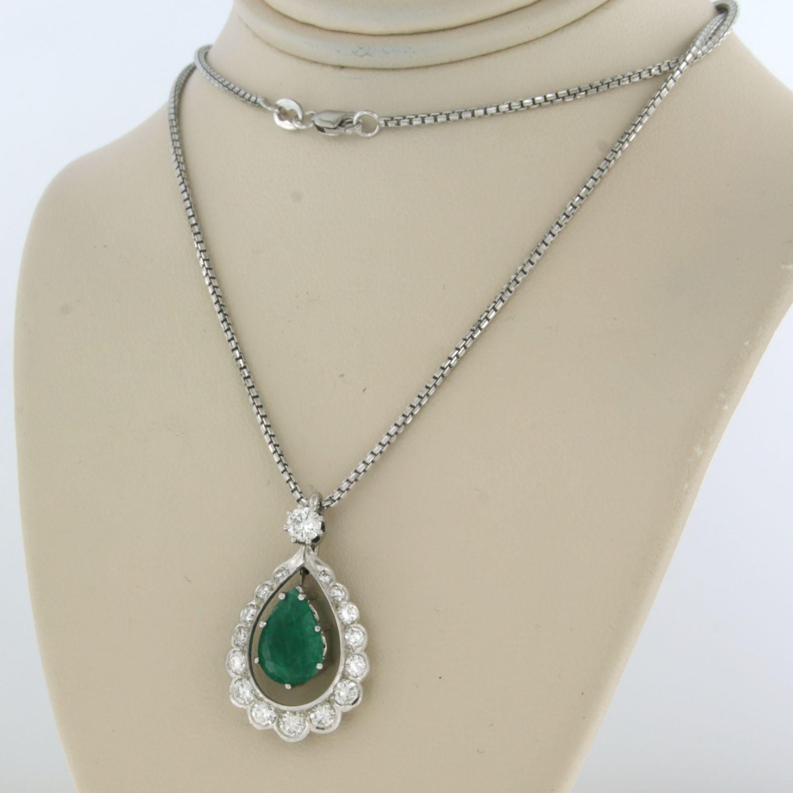 Brilliant Cut Necklace and pendant with emerald and brilliant cut diamonds 18k white gold For Sale