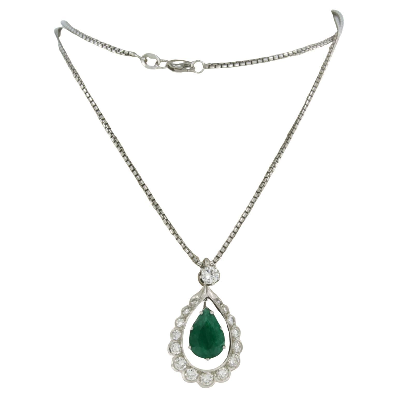 Necklace and pendant with emerald and brilliant cut diamonds 18k white gold
