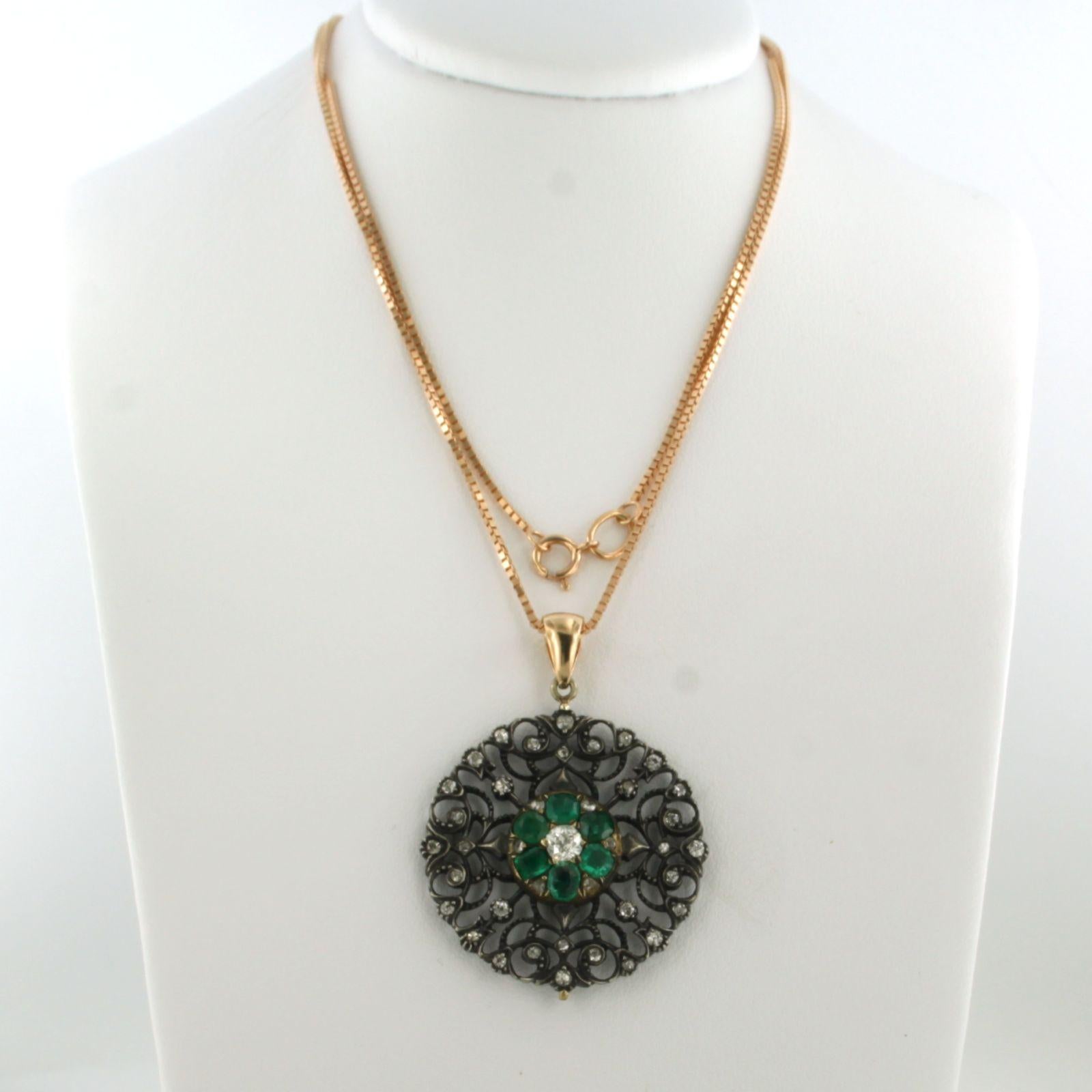 14k rose gold necklace with a rose gold and silver pendant set with emerald and old mine cut diamonds. 0.50ct - G/H - SI - 50 cm long

detailed description

the necklace is 50 cm long and 0.9 mm wide

size of the pendant is approximately 3.8 cm long