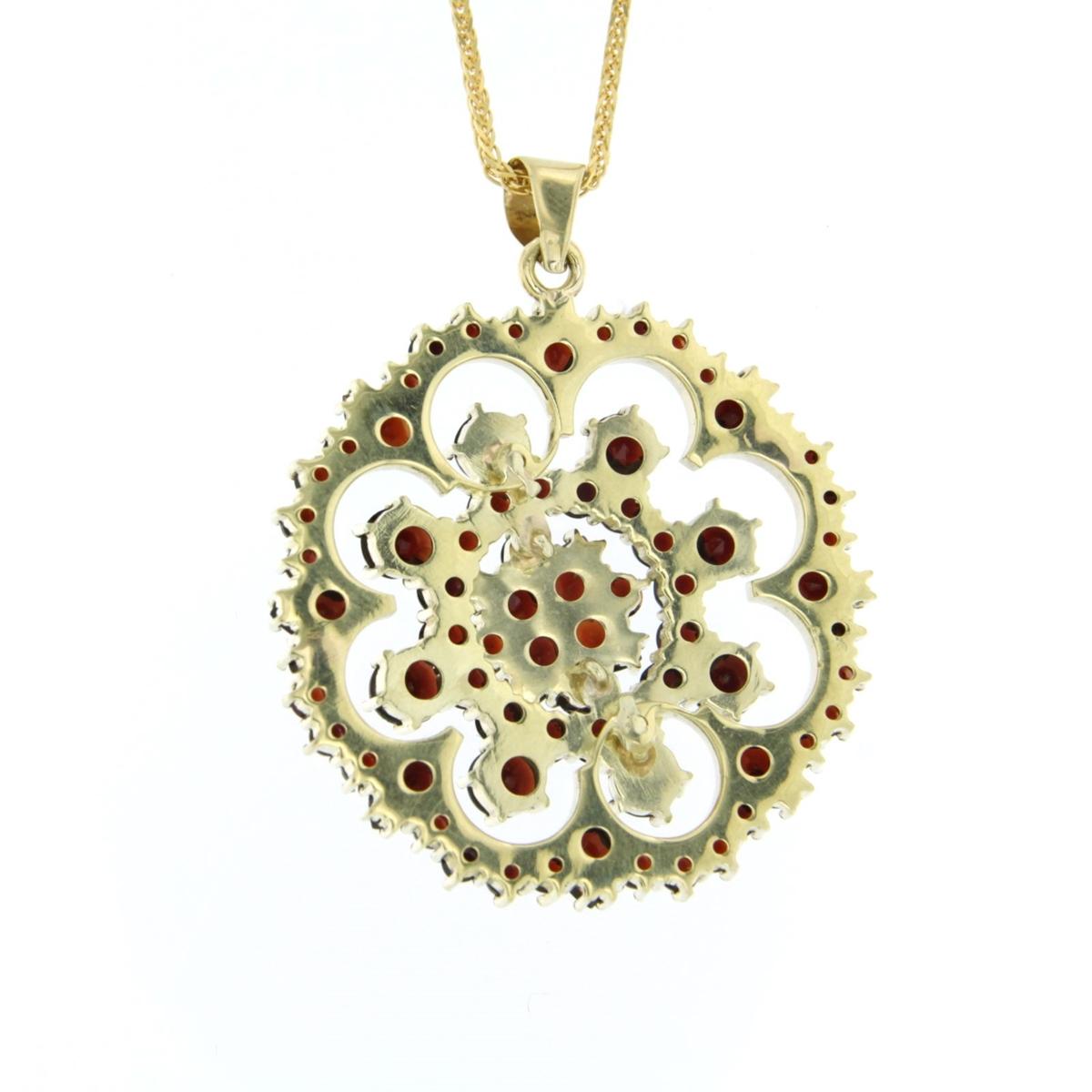 Collar de oro amarillo de 14 quilates con colgante engastado con granate - 45 cm de largo

Descripción detallada

El collar mide 45 cm de largo y 1,8 mm de ancho.

El colgante mide 4,0 cm de largo y 3,2 cm de ancho.

Peso: 12.4 gramos

Set con:

-