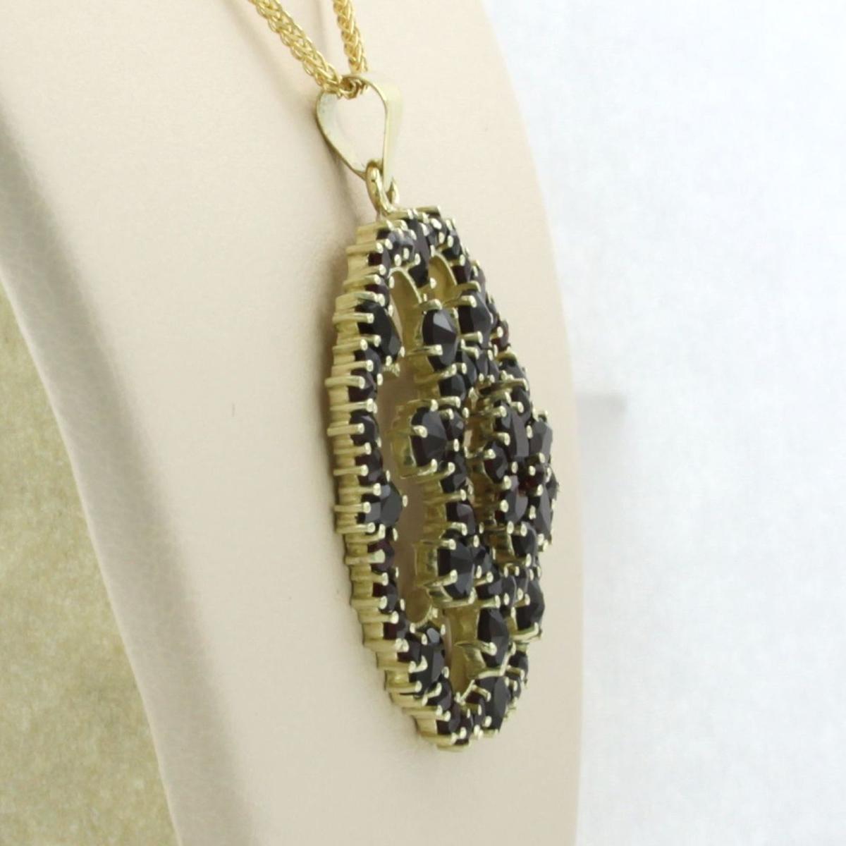 Collar y colgante con granate - 12,4 gramos - oro amarillo 14k en Excelente estado para la venta en The Hague, ZH