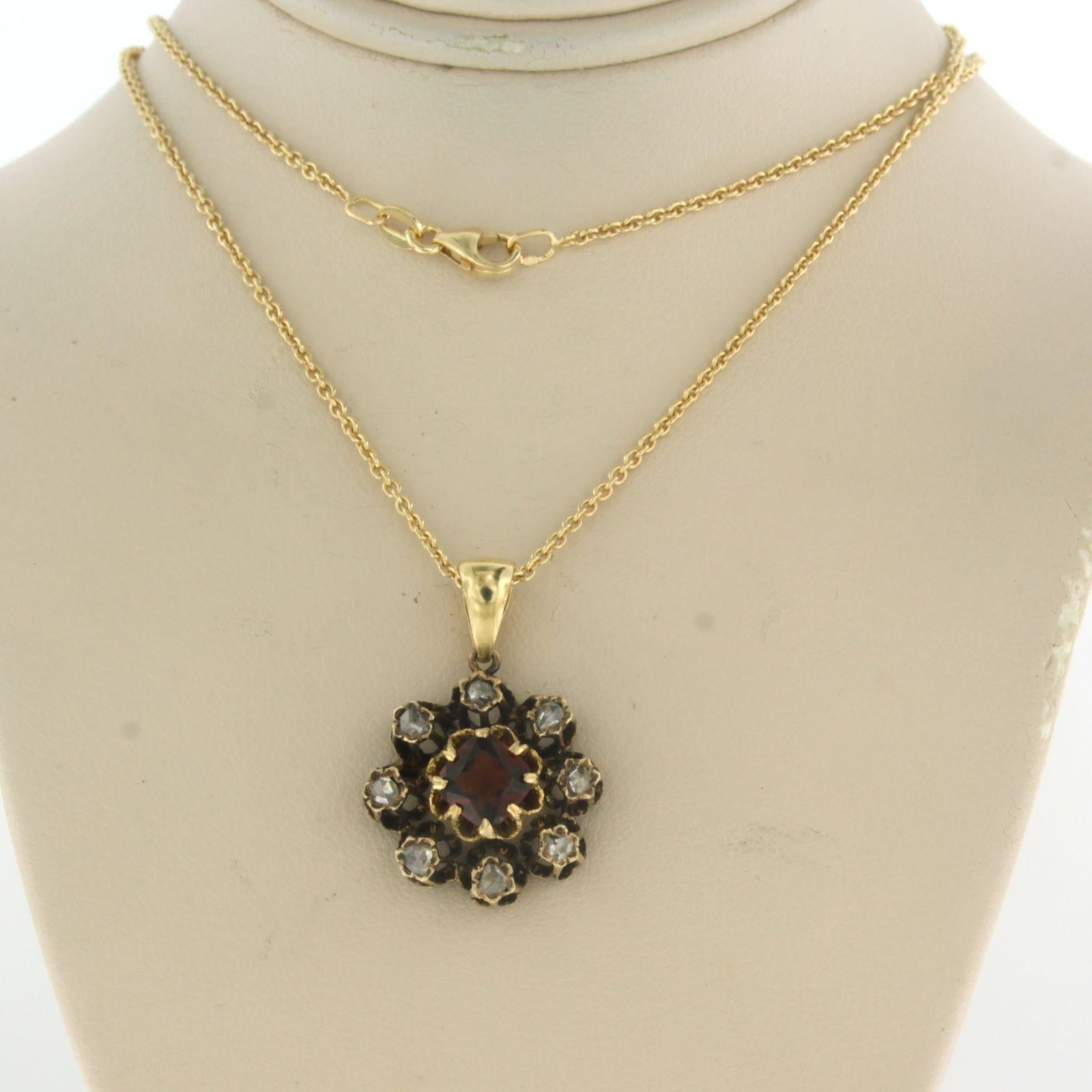18k gold necklace with pendant with garnet and rose cut diamond 0.20ct - H/I - SI - 50 cm

Detailed description

the necklace is 50 cm long and 0.7 mm wide

The size of the pendant is 2.6 cm high and 1.8 cm wide

total weight: 7.1 grams

set