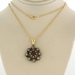 Collana e pendente con granato e diamanti taglio rosa fino a 0,20 carati in oro 18 ct.