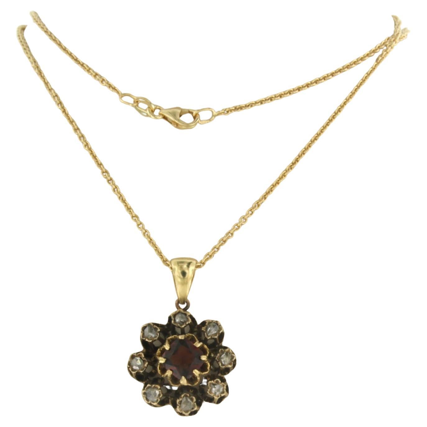 Halskette und Anhänger mit Granat und Diamanten im Rosenschliff bis zu 0,20 Karat 18 Karat Gold im Angebot
