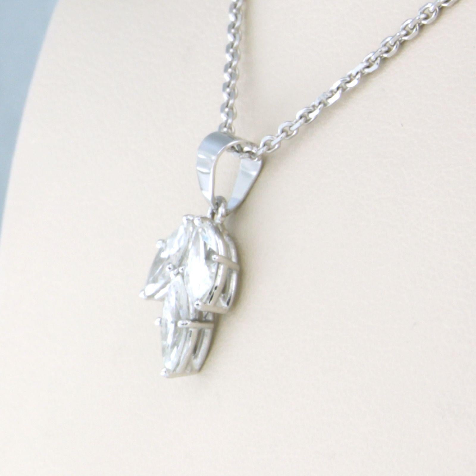 Collana in oro bianco 14k con pendente in oro bianco 18k con diamanti taglio marquise. 1,00ct - F/G - VS/SI - 45 cm di lunghezza

descrizione dettagliata:

la lunghezza della collana è di 45 cm di lunghezza per 0,9 mm di larghezza

le dimensioni del