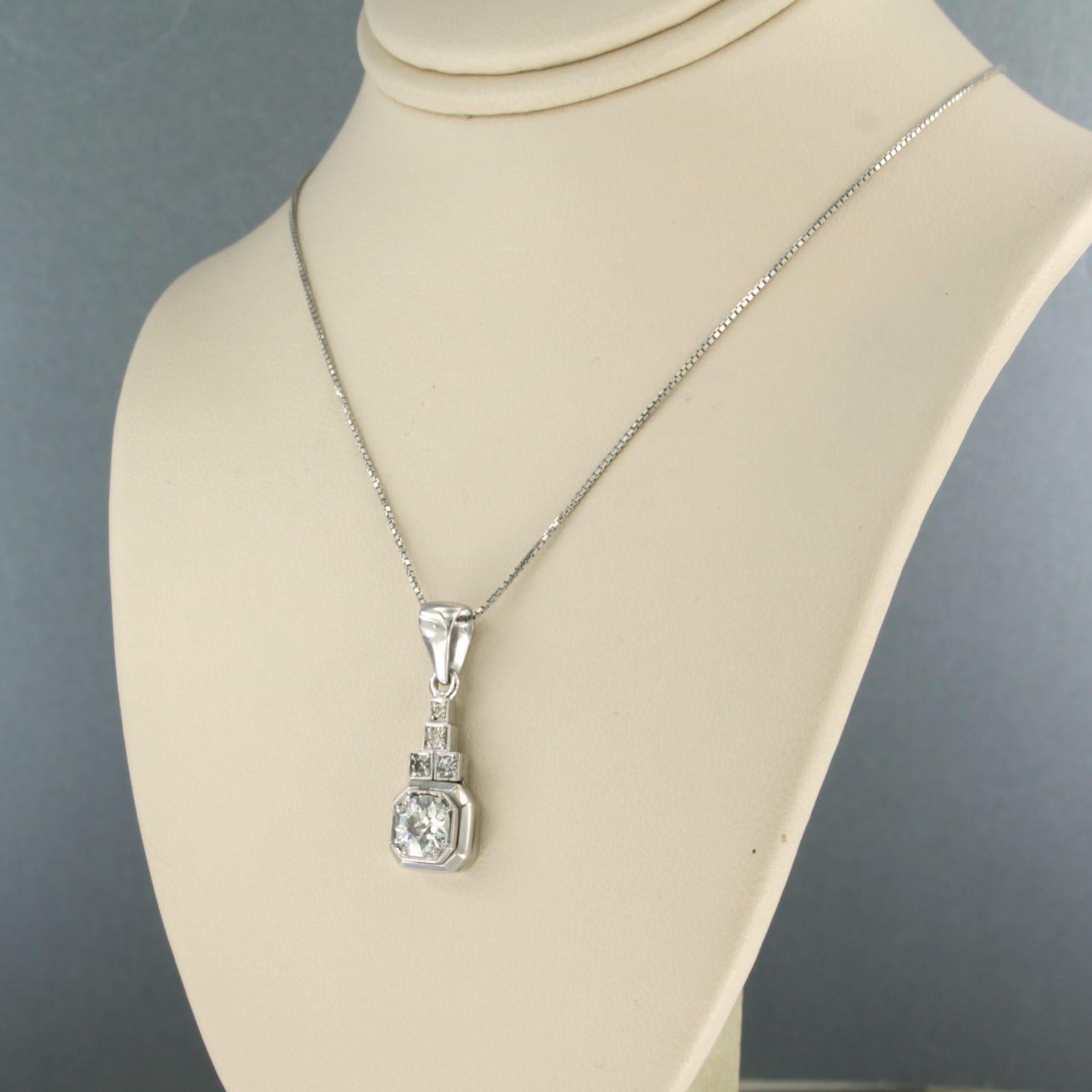 Halskette und Anhänger mit altem Minenschliff und Diamanten im Einzelschliff bis zu 0,75 Karat 18k Gold (Alteuropäischer Brillantschliff) im Angebot