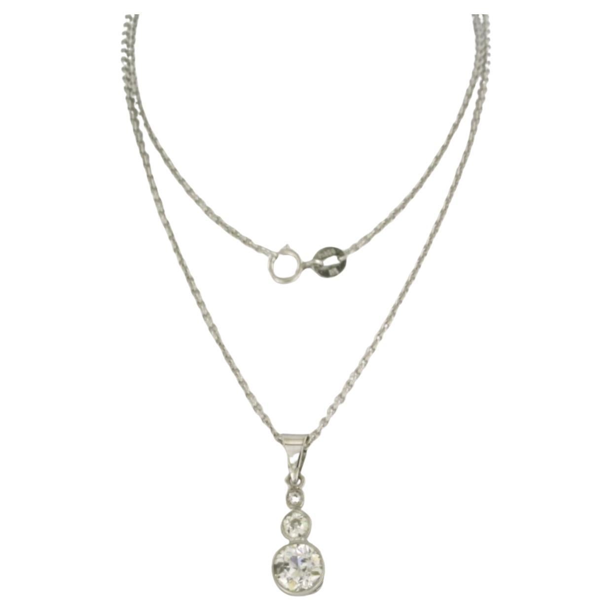 Collier et pendentif avec diamant taille ancienne sup à 1,35ct platine 5,4 grammes en vente