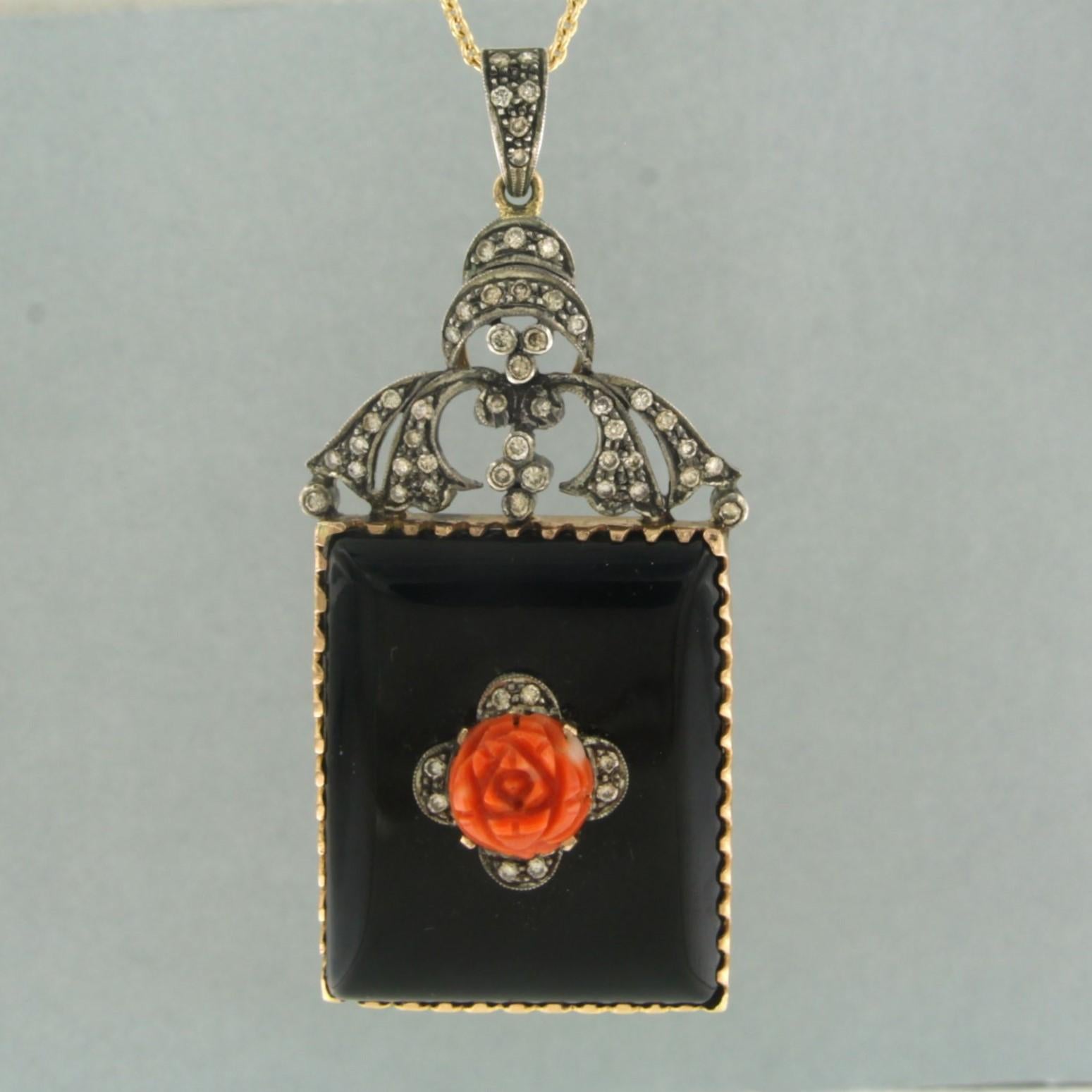 Collier et pendentif en onyx, corail et diamants taille brillant en or 18k Silver en vente 1
