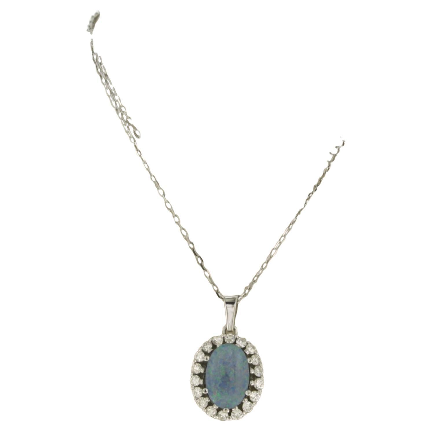 Collier et pendentif avec opale et diamants taille brillant jusqu'à 0,60ct or 14k en vente