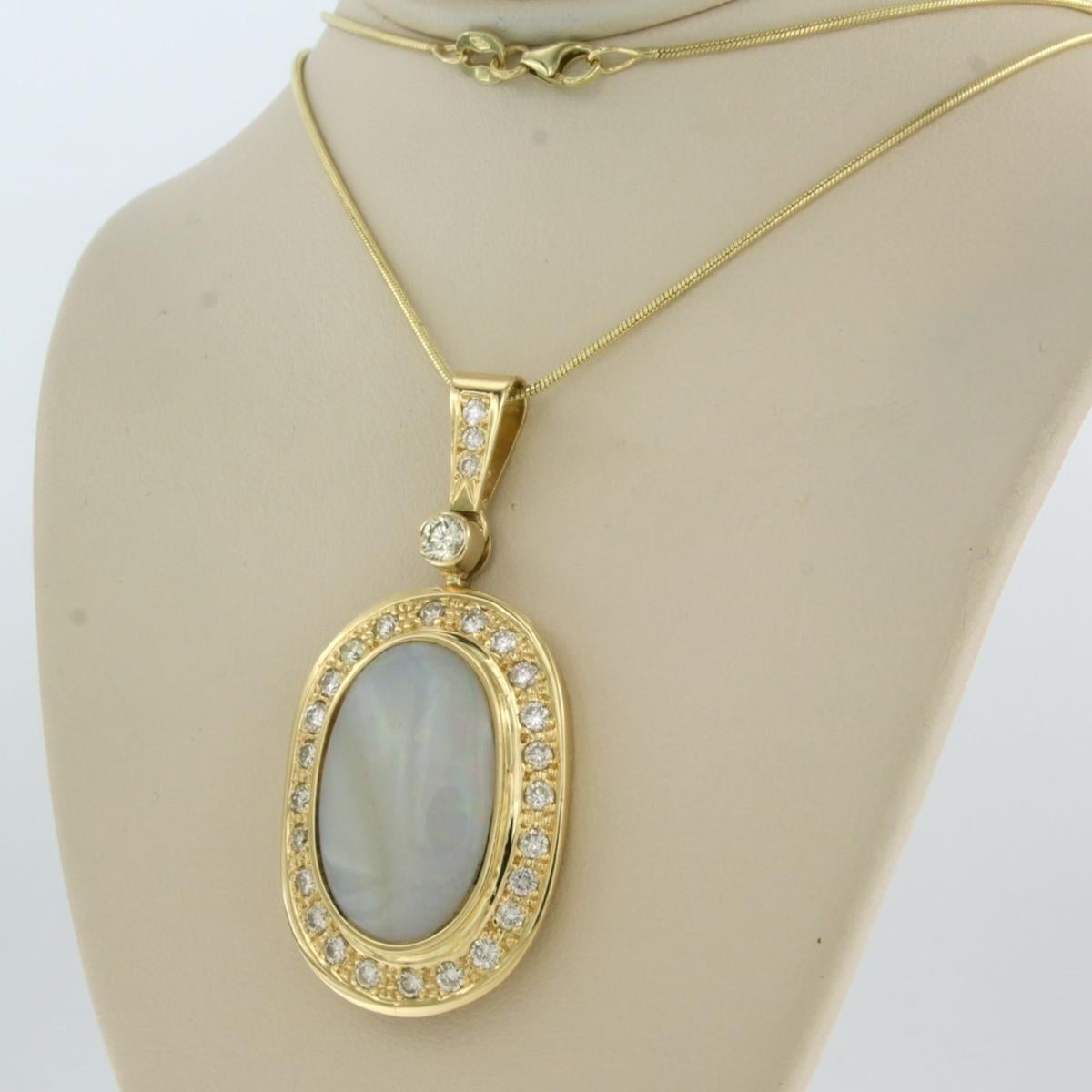 Brilliant Cut Necklace and pendant with opal and brilliant cut diamonds up to 1.25ct 14k gold For Sale
