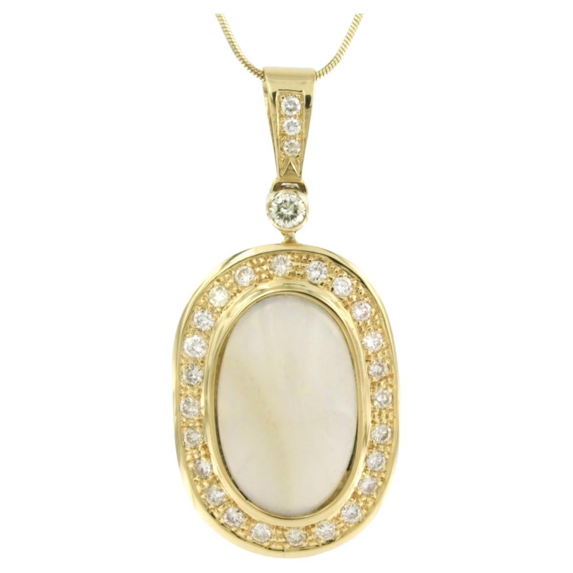 Collana e pendente con opale e diamanti taglio brillante fino a 1,50ct in oro 14k in vendita