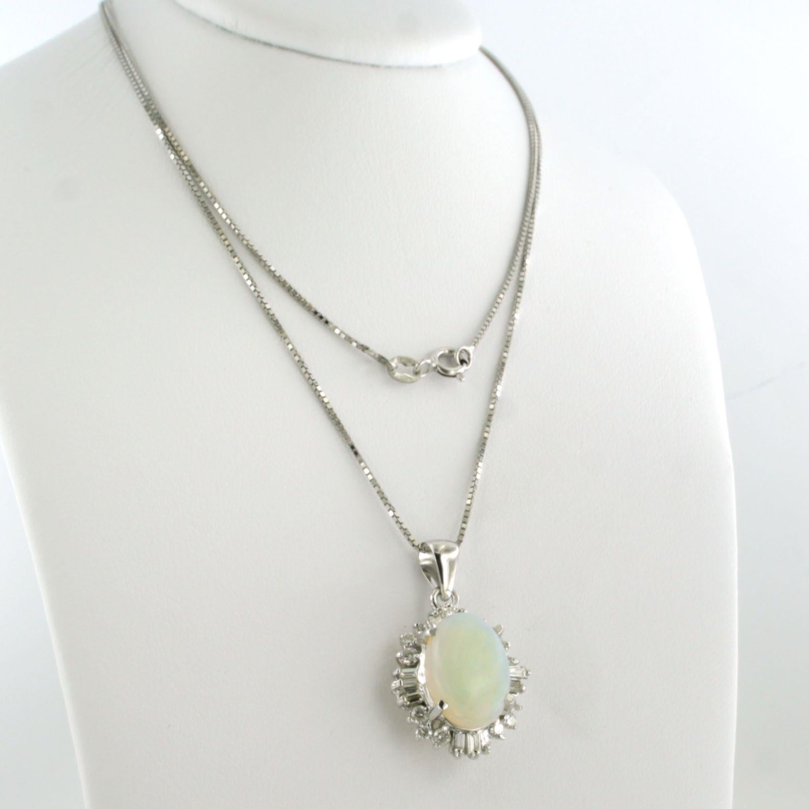 Collier et pendentif avec opale, diamants taillés en pointe et en brillant Or 18k Pour femmes en vente