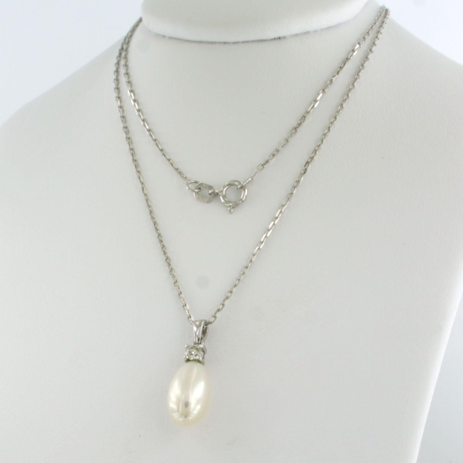 Necklace and pendant with pearl and brilliant cut diamond up to 0.10ct 14k gold Pour femmes en vente