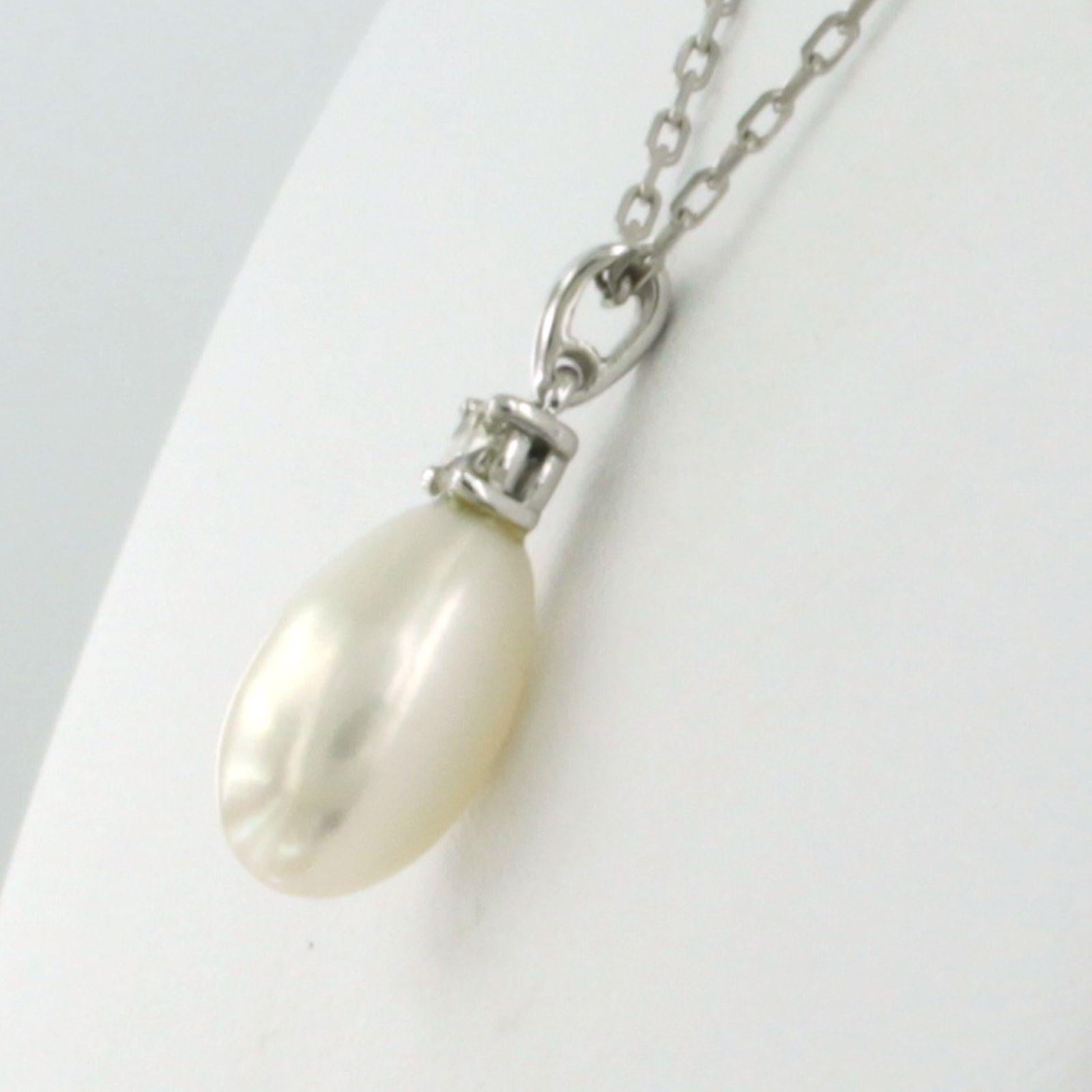 Necklace and pendant with pearl and brilliant cut diamond up to 0.10ct 14k gold en vente 1