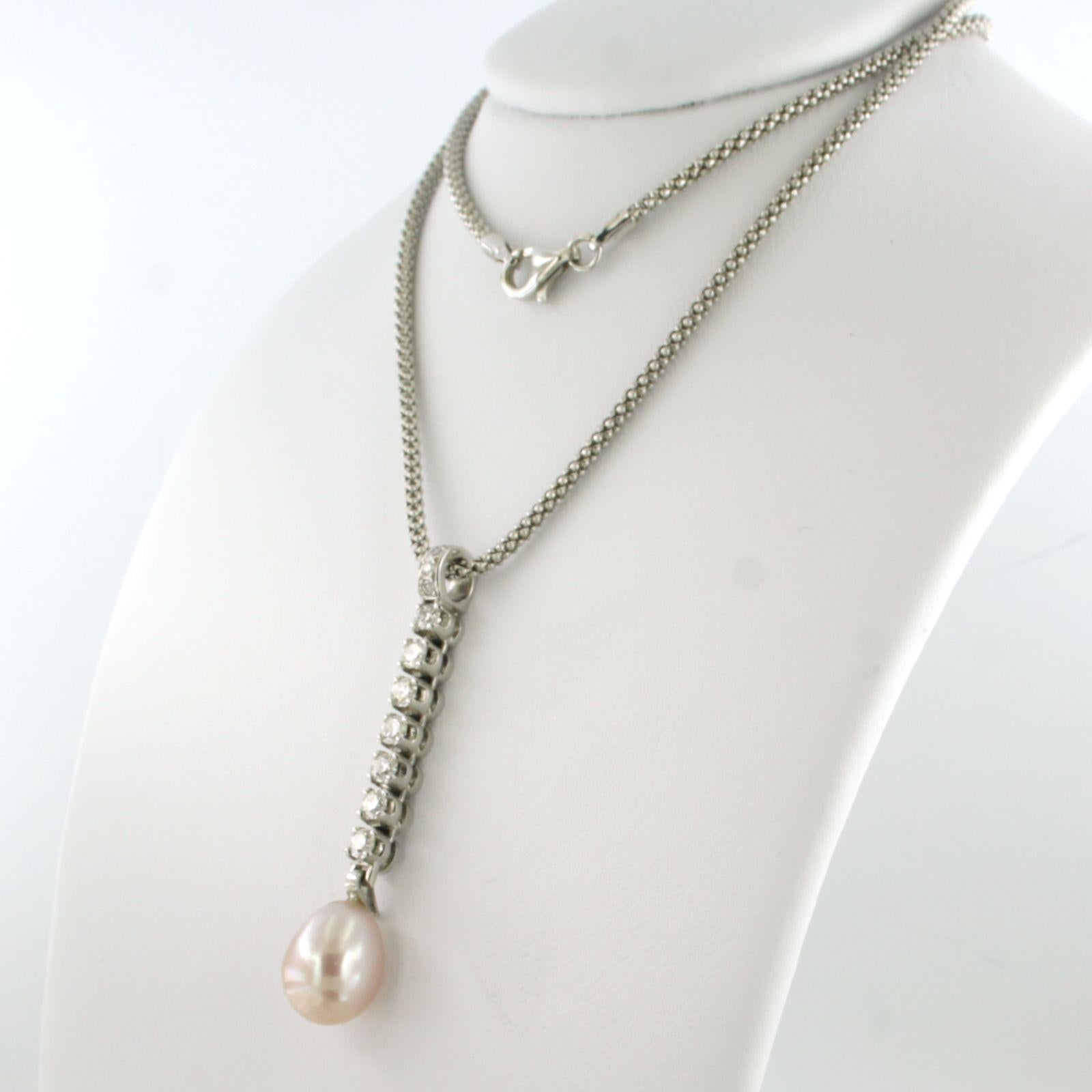 Halskette und Anhänger mit Perlen und Diamanten im Brillantschliff bis zu 0,60 Karat 18 Karat Gold Damen im Angebot