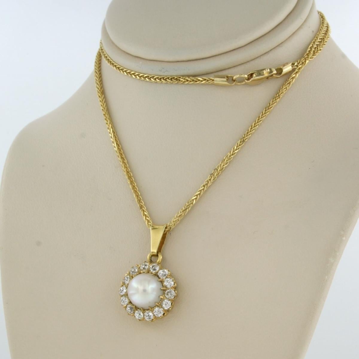 Necklace and pendant with pearl and old mine cut diamonds up to 0.70ct 14k gold In Excellent Condition For Sale In The Hague, ZH
