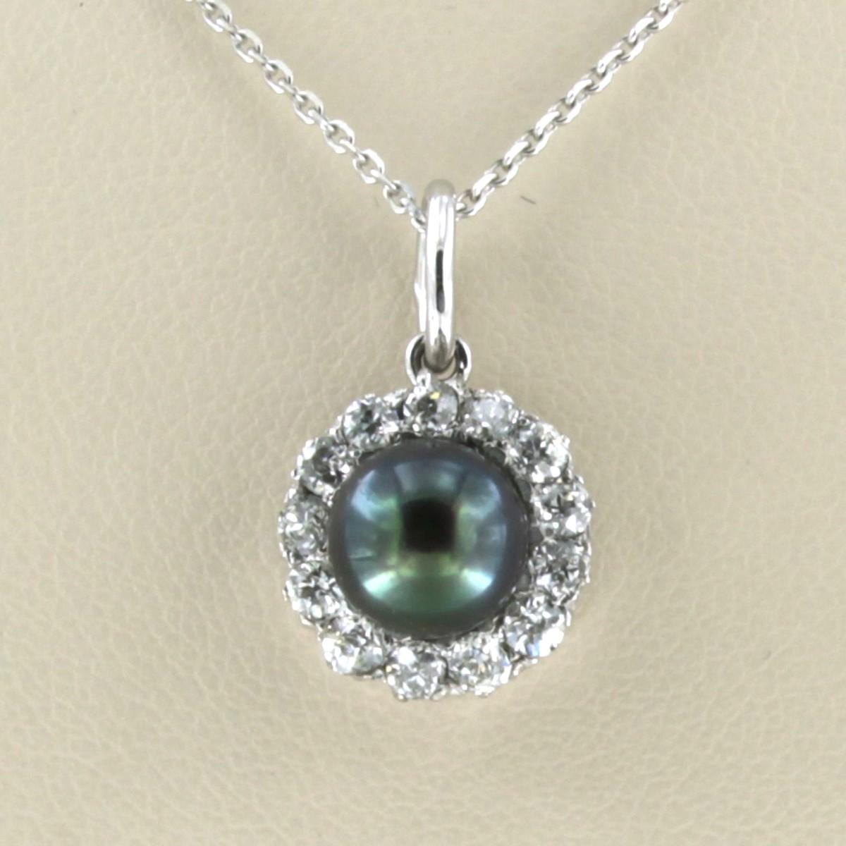 Collar de oro blanco de 14k con colgante engastado con perla de Tahití y diamante talla mina vieja total aproximado 1,00 ct G/H SI - 50 cm

descripción detallada

el colgante mide 1,9 cm de alto y 1,1 cm de ancho

el collar mide 50 cm de largo y 0,5