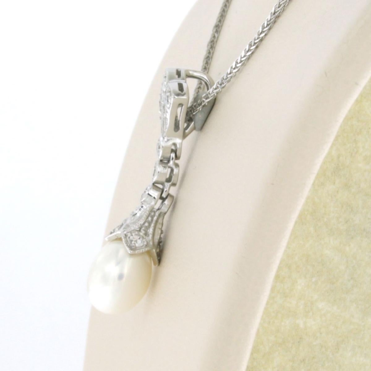 Women's Necklace and pendant with pearl and single cut diamonds up to 0.23ct 14k gold For Sale