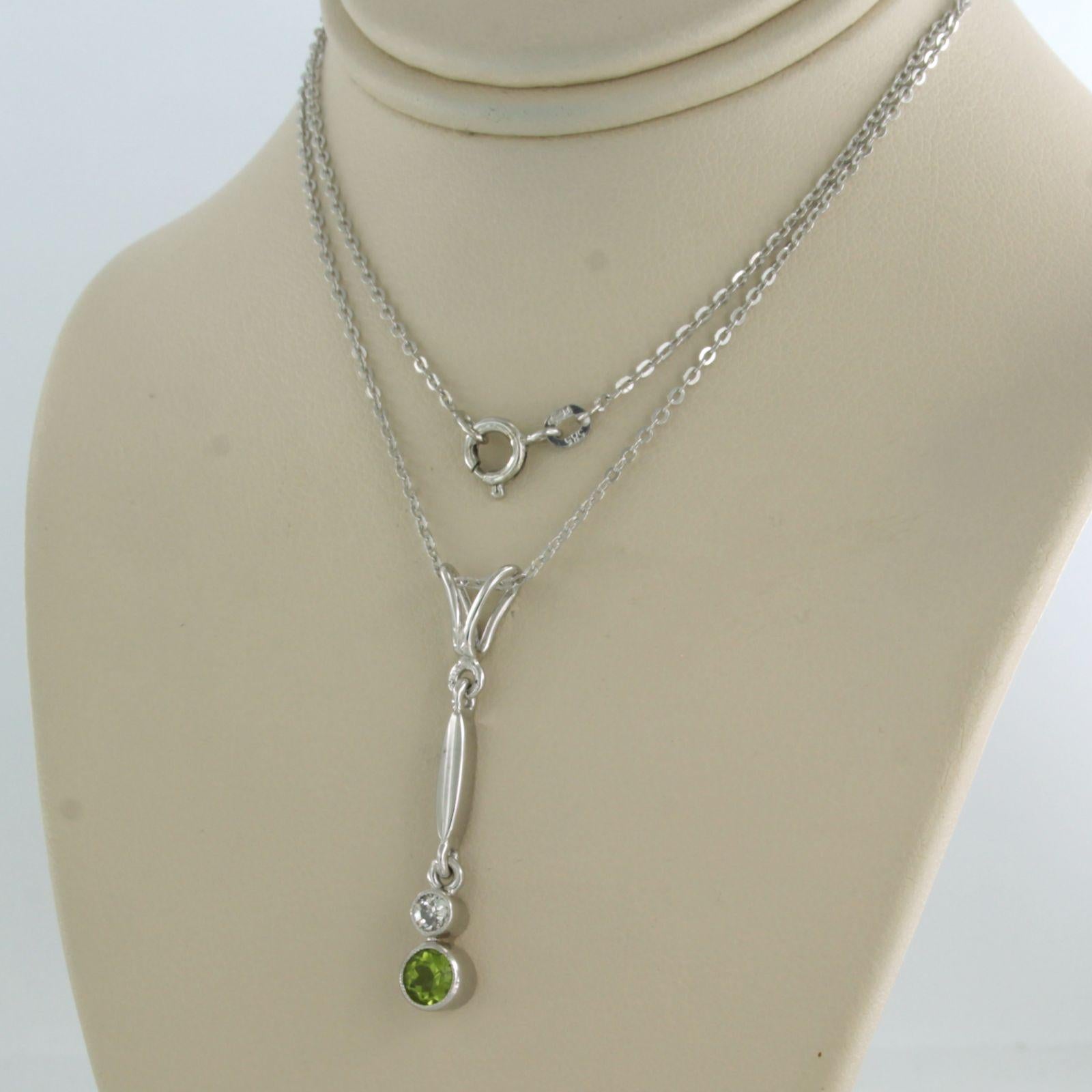 Necklace and pendant with peridot and old mine cut diamonds 14k white gold In Excellent Condition For Sale In The Hague, ZH
