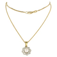 Collana e pendente con perle e diamanti taglio old mine in oro 18k e platino