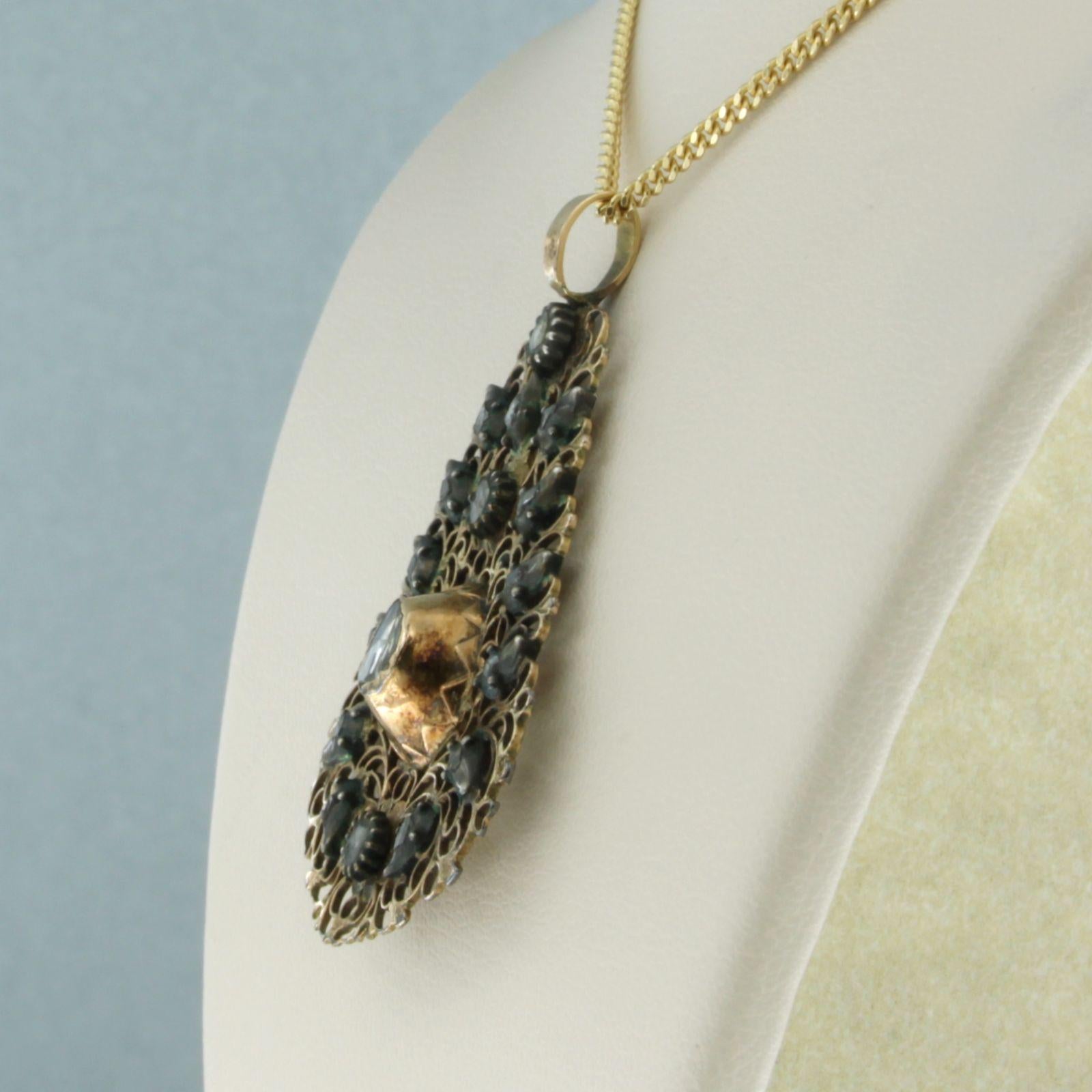 Collana in oro giallo 18k e pendente in oro e argento con diamanti taglio rosa incastonati per un totale di circa 0,30ct - G/H - SI - lunghezza 50 cm

Descrizione dettagliata

la lunghezza della collana è di 45 cm di lunghezza per 1,5 mm di