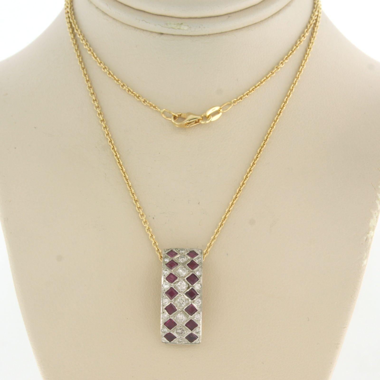 Collar de oro amarillo de 18 kt con colgante de oro bicolor engastado con rubí y diamantes talla brillante 0,30 ct - F/G - VS/SI - 45 cm de largo

descripción detallada:

la longitud del collar es de 45 cm de largo por 1,0 mm de ancho

el tamaño del