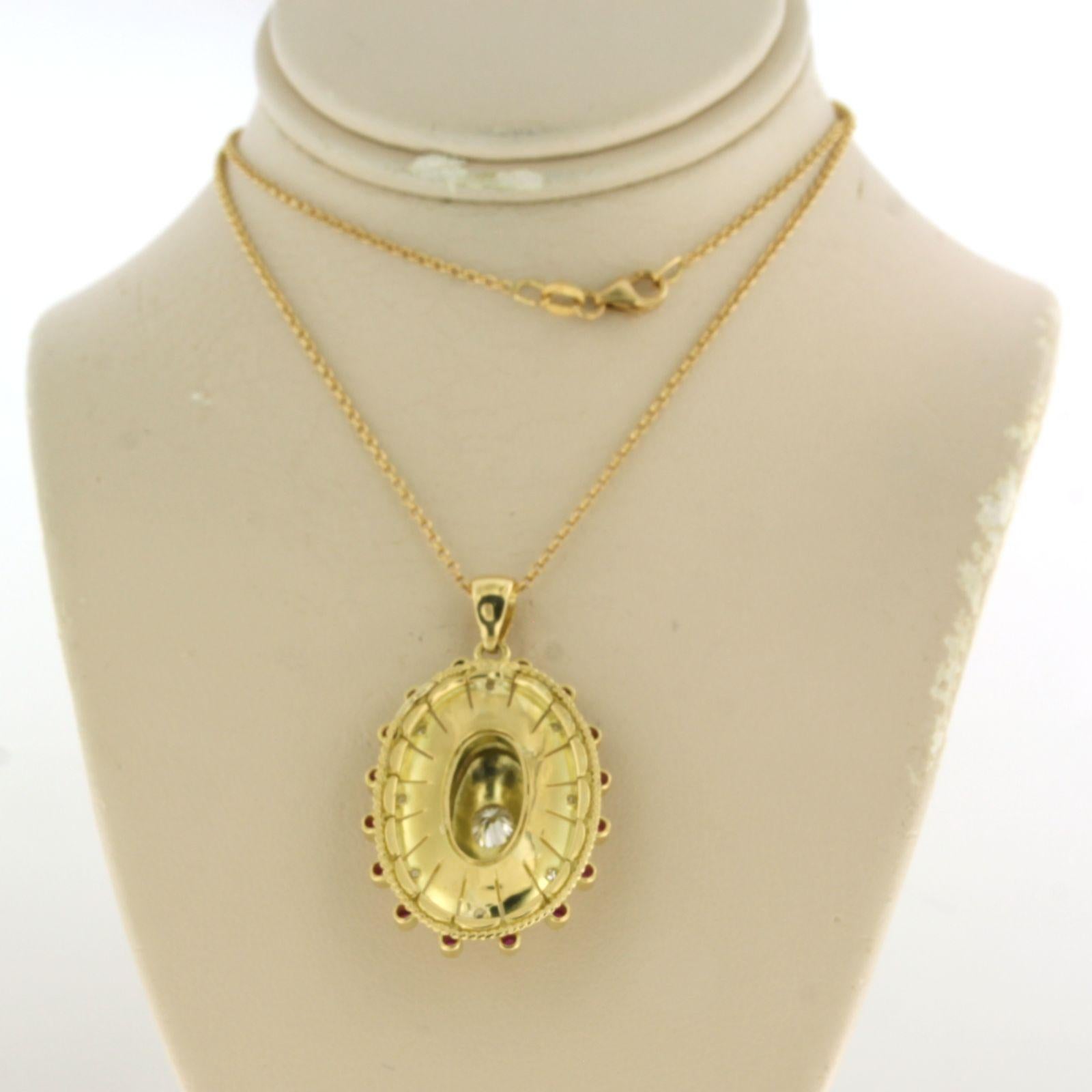 Collar de oro amarillo de 18 quilates con colgante engastado con rubí hasta. 0,20 ct y diamantes europeos antiguos y de talla única hasta. 0,65 ct - G/H - VS/SI - 45 cm de largo

Descripción detallada

la longitud del collar es de 45 cm de largo por