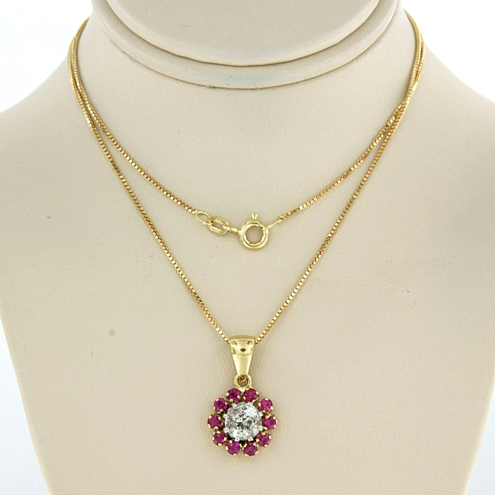 18k yellow gold necklace with pendant set with ruby ​​verneuille and old European cut diamond. 1.00ct - G/H - Pique - 45 cm long

detailed description:

the necklace is 45 cm long and 0.7 mm wide

the pendant is 2.0 cm high and 1.2 cm wide

weight