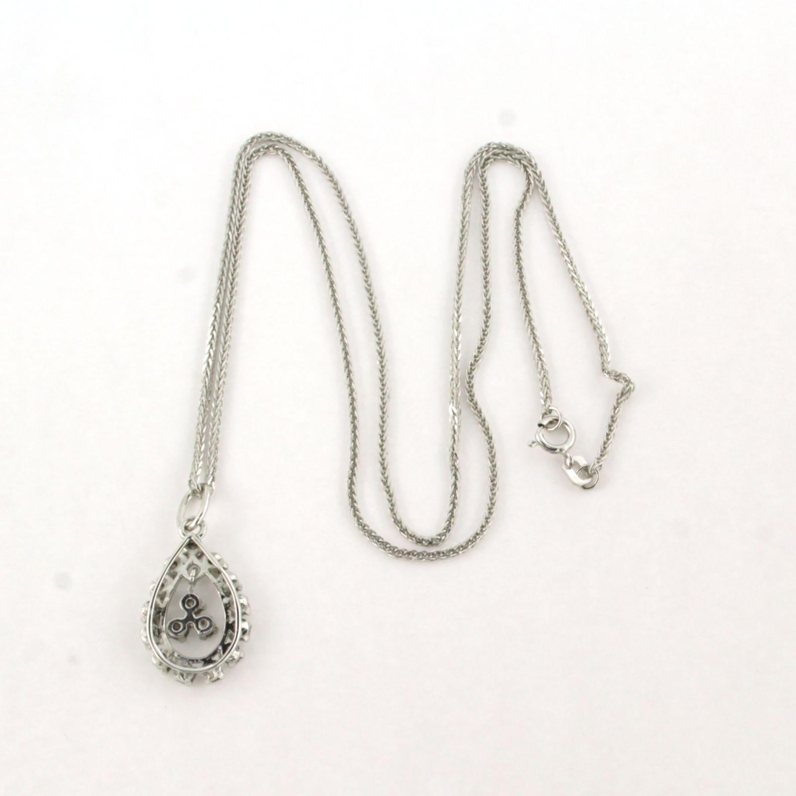 Collier en or blanc 14k avec pendentif serti de diamants taille unique jusqu'à environ 0,10 ct F/G VS/SI - 45 cm

Description détaillée

Le collier mesure 45 cm de long et 0,8 mm de large.

Le pendentif mesure 2,5 cm de haut et 1,3 cm de