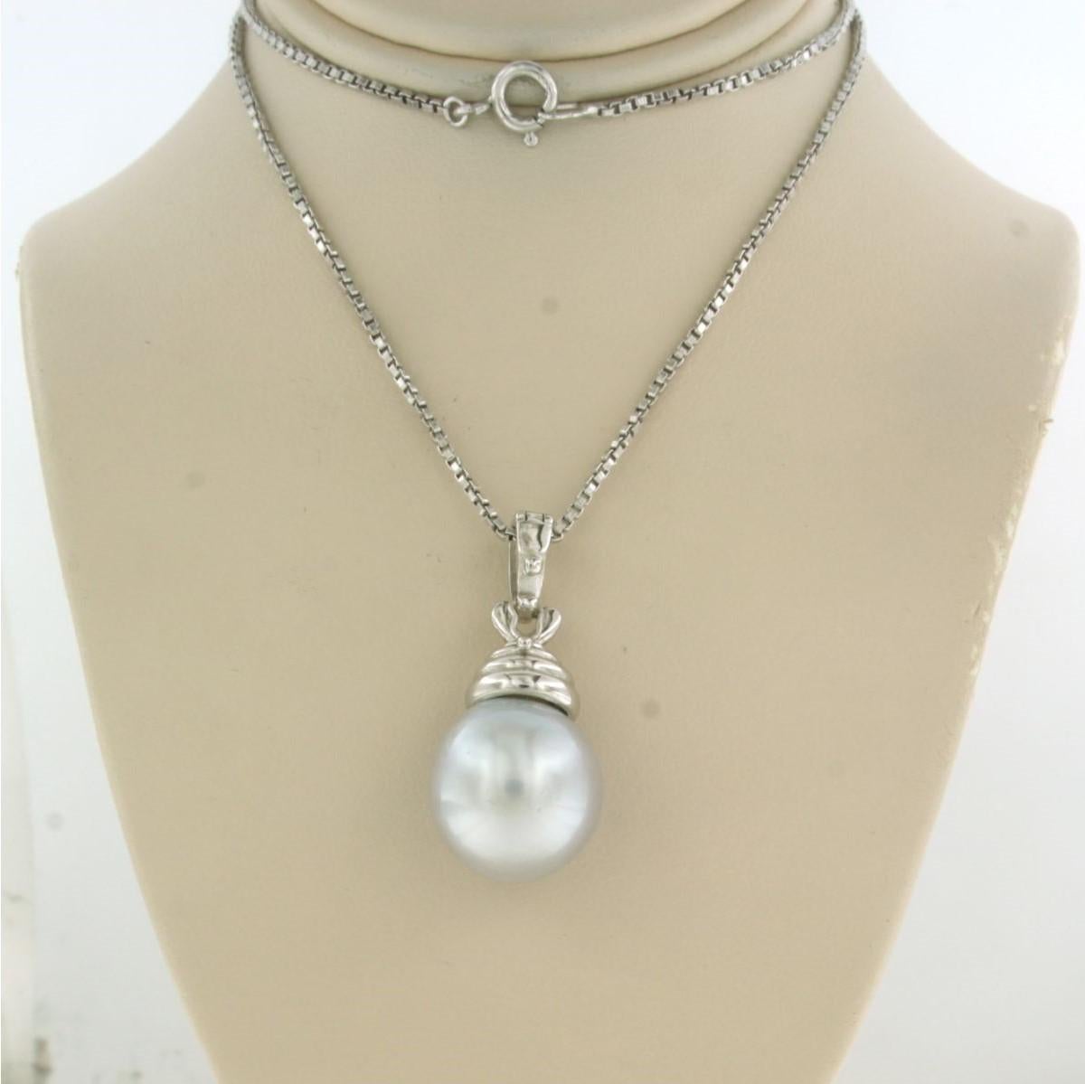 Collana in oro bianco 18k con ciondolo con perla dei Mari del Sud e diamante taglio brillante fino a 0,03ct - F/G - VS/SI - lunghezza 40 cm

descrizione dettagliata

La collana è lunga 40 cm e larga 1,4 mm.

Le dimensioni del ciondolo sono di 3,0 cm