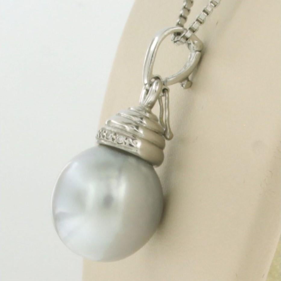 Moderne Collier et pendentif avec perle des mers du Sud et diamants taille brillant Or 18k en vente