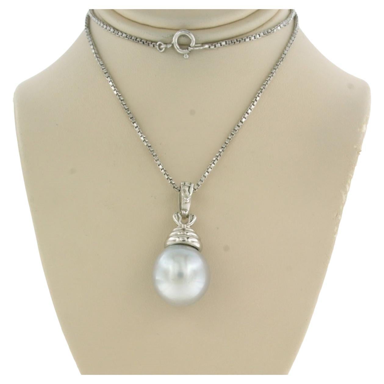 Necklace and pendant with South Sea pearl and brilliant cut diamonds 18k gold