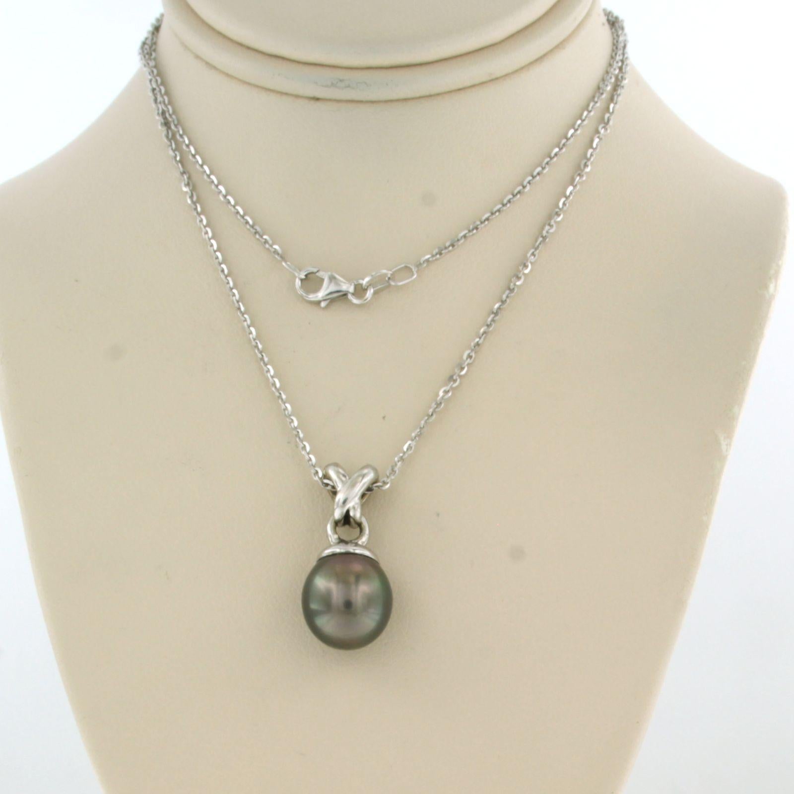 Collana in oro bianco 18k con ciondolo con perla di Tahiti e diamante taglio brillante fino a 0,07ct - F/G - VS/SI - lunghezza 45 cm

descrizione dettagliata:

La collana è lunga 45 cm e larga 1,3 mm.

Le dimensioni del ciondolo sono 2,1 cm di