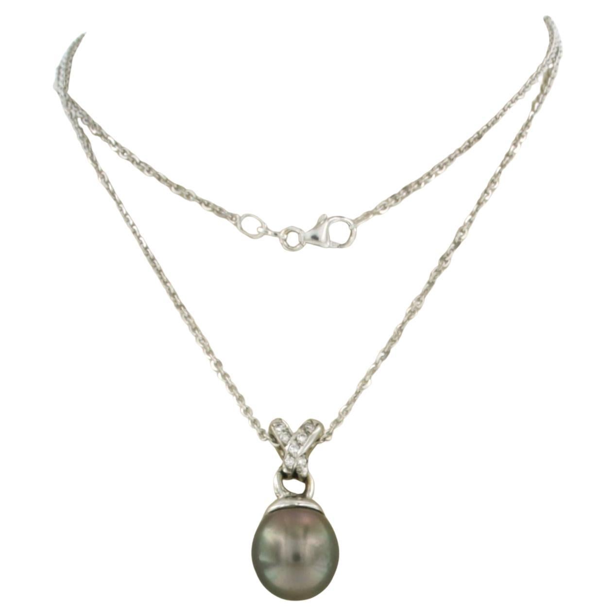 Necklace and pendant with Tahiti pearl and brilliant cut diamonds 18k gold