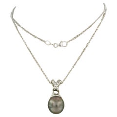 Necklace and pendant with Tahiti pearl and brilliant cut diamonds 18k gold