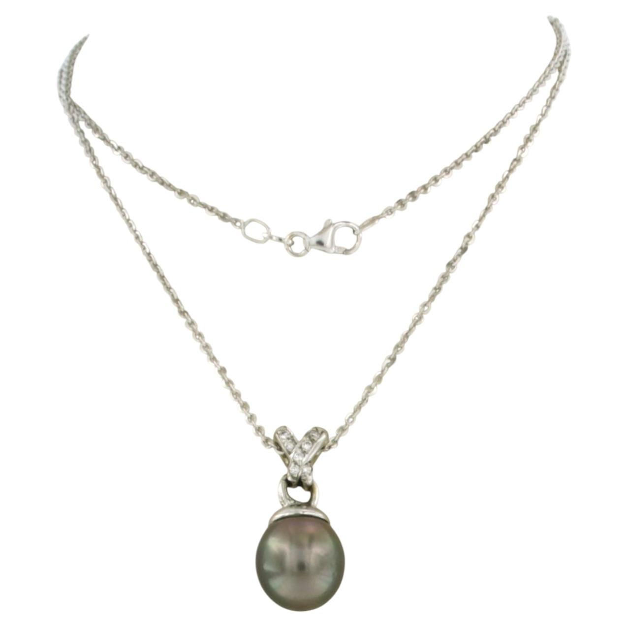 Necklace and pendant with Tahiti pearl and brilliant cut diamonds 18k gold
