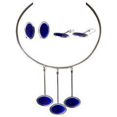 Halskette und zwei Ohrringe, entworfen von Gine Sommerfeldt für J. Tostrup