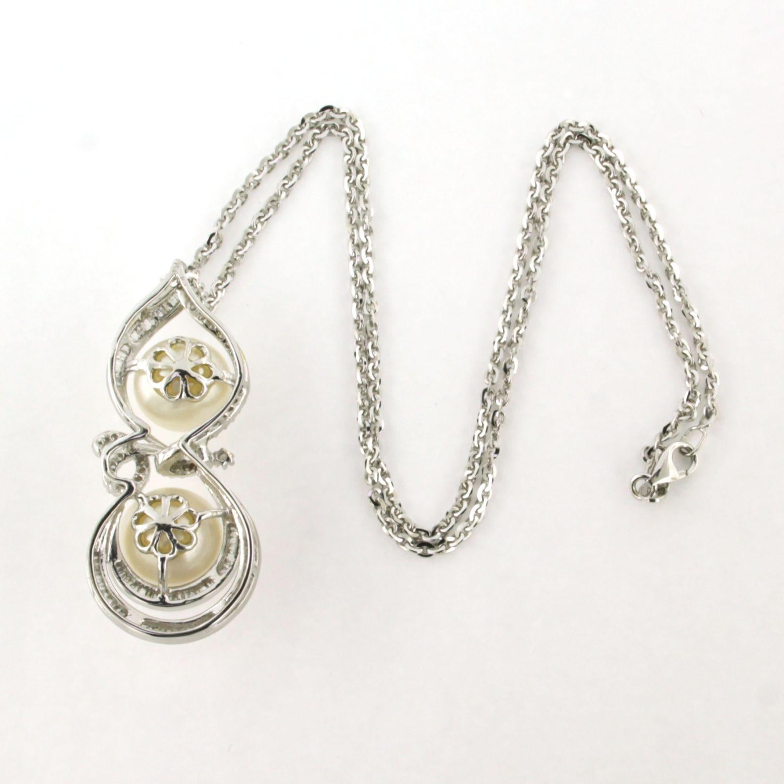 Taglio brillante Collana e ciondolo con perle e diamanti taglio brillante e affusolato in oro 18 ct. in vendita